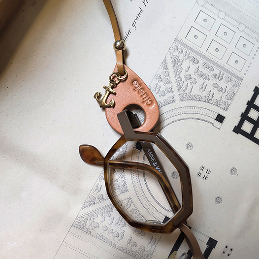 【色が選べる】glasses holder 雫